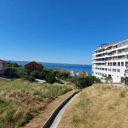 Toni - U Kvartu Znjan S Pogledom Na *