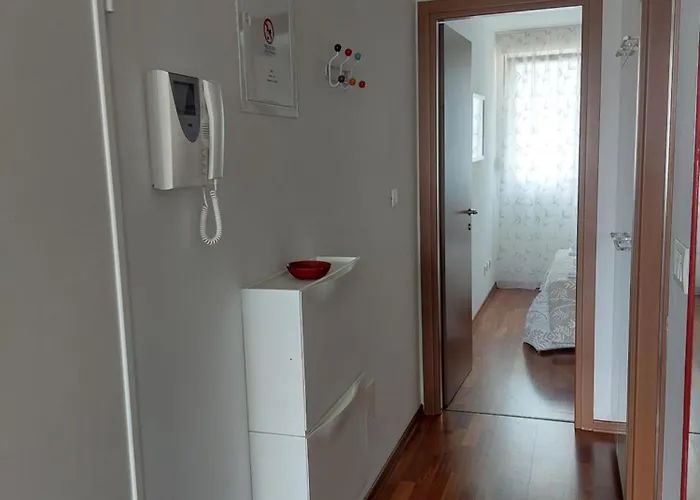 Toni - S Pogledom Na Appartement Split